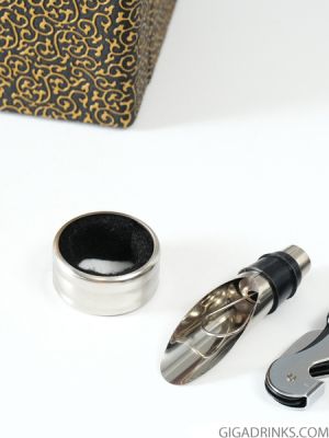 Wine box with 3 tools 
